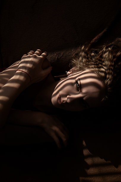 性感的年轻女子图片下载