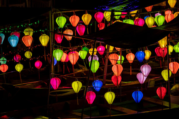 越南会安游船上的元宵节图片下载