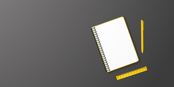 打开黄色笔记本和右边的黄色圆珠笔和尺子，黑色背景，带有图像或文本的复制空间。极简主义矢量插图回到学校。俯视图，平铺。图片下载