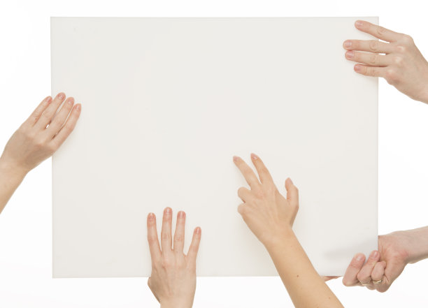 人手拿着白板。团队人手与白板隔离。商务运输物流概念。图片下载