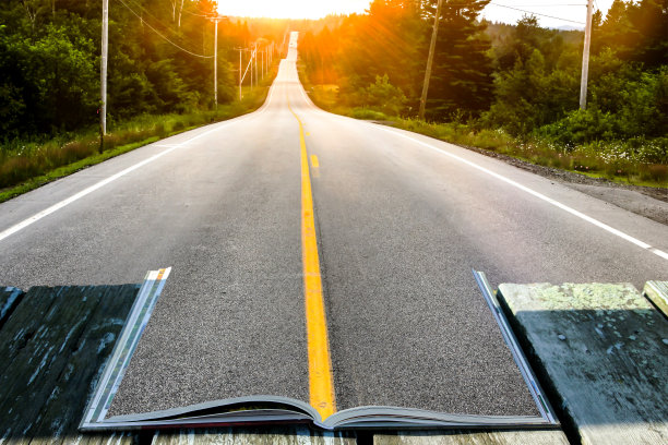 打开书与道路和太阳地平线与拷贝空间图片下载