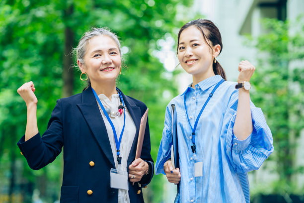 不同年代的商界女性图片下载