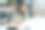 快乐的女商人从内政部电话会议图片下载