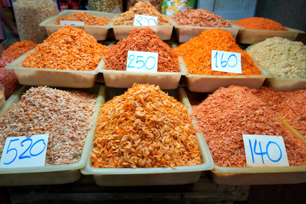 干虾、鲜色、干粮在泰国市场销售图片下载