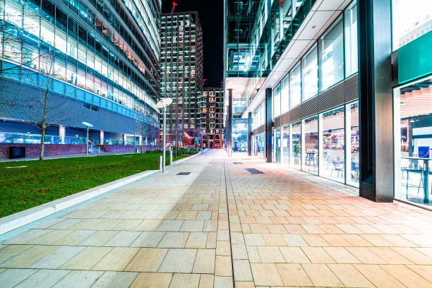 在金融区的伦敦城街道的街景图片下载