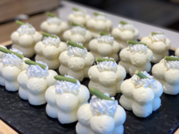 百香果慕斯蛋糕图片下载