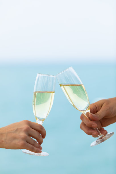 凯宾斯基酒店的鸡尾酒餐厅照片高清图片下载