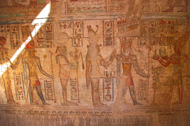 底比斯墓地群中的代尔埃尔-麦地那古城遗址图片下载