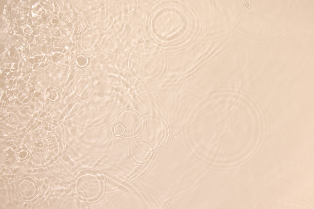 透明米色，水面清澈平静，纹理清晰图片下载