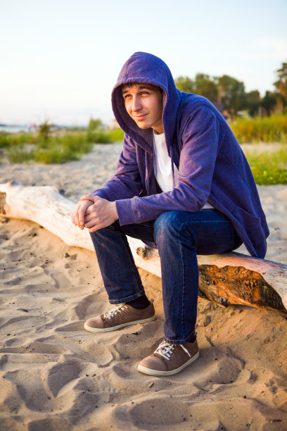 年轻人的肖像图片下载