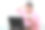 一名亚洲成年男子一边吃面条，一边用震惊的表情看着自己的笔记本电脑图片下载