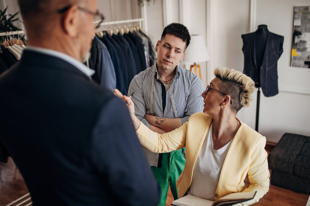 为顾客设计一套新西装图片下载