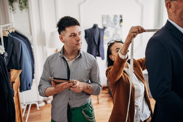 为顾客设计一套新西装图片下载