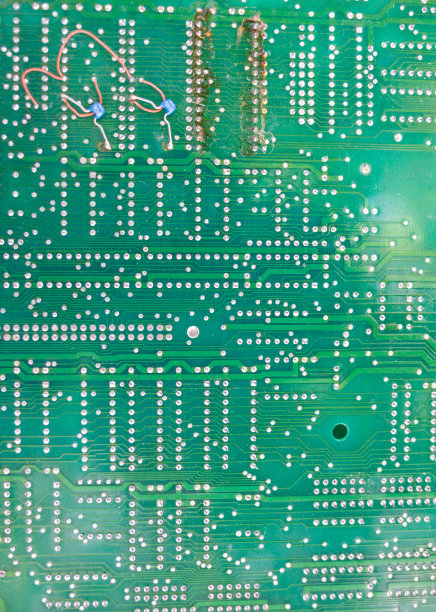 而不是在有晶体管、芯片和导体的微型商店工作图片下载