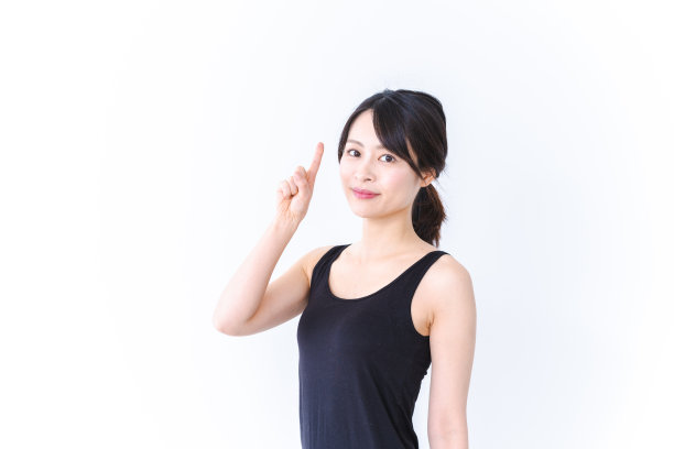 提供美容建议的年轻女子图片下载