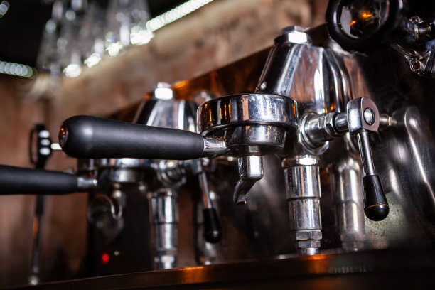 传统的浓缩咖啡机。图片下载