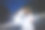 亚洲女孩在晚上燃放烟花图片下载