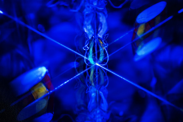 抽象的万花筒的背景。美丽的多色万花筒纹理。设计独特的万花筒。图片下载