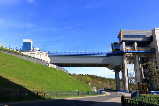 新低阶车厢，或者哈维尔运河，德国图片下载