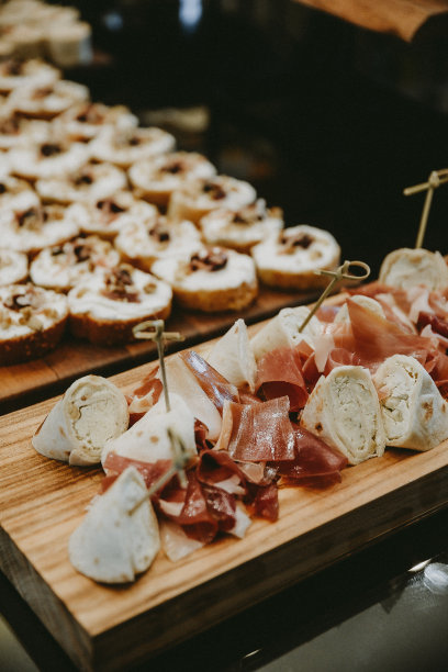 桌顶视图的辛辣食物股票的照片。图片下载