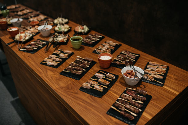 桌顶视图的辛辣食物股票的照片。图片下载