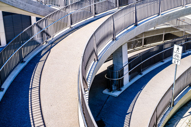 奥地利的现代人行桥图片下载