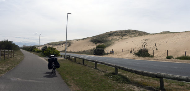 2022年春天，在法国南部的自行车道上图片下载