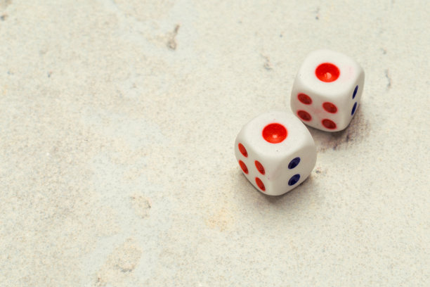 风险概念——玩骰子图片下载