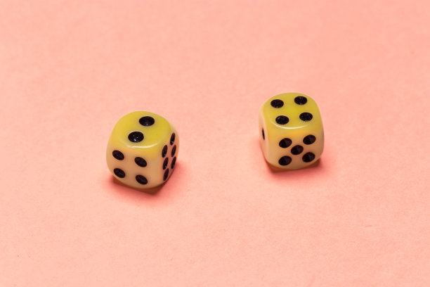 风险概念——玩骰子图片下载