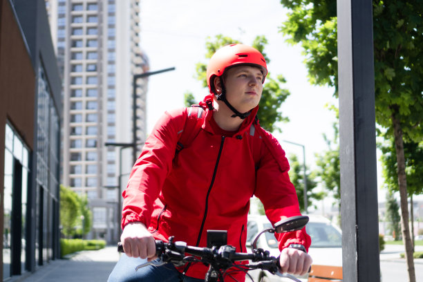 自行车快递带包裹，自行车快递服务图片下载