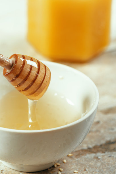 桌上有甜甜的蜂蜜图片下载