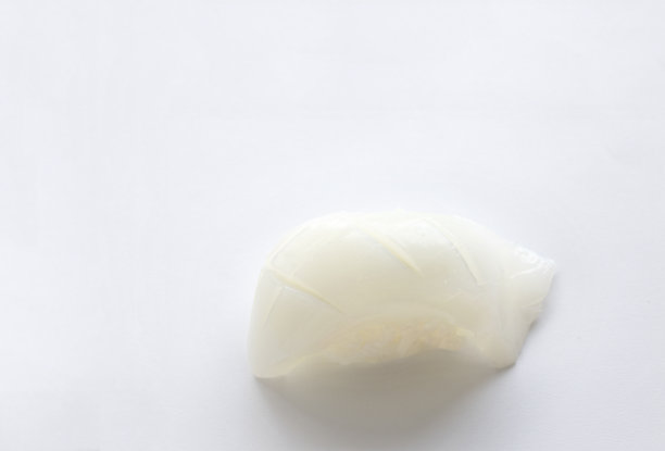 白色背景的鱿鱼寿司图片下载