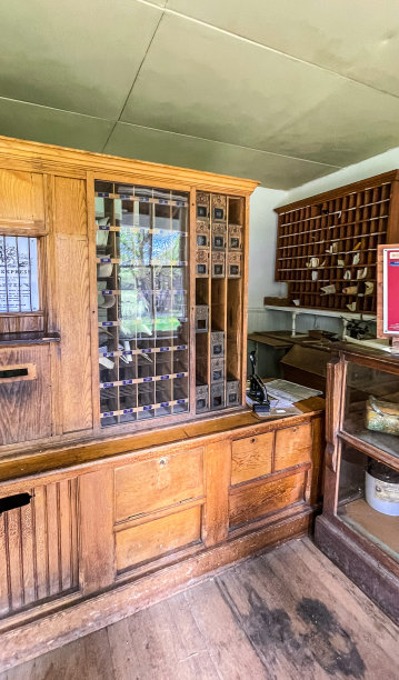 蒙大拿州内华达市重建了从一个旧的老式建筑搬迁到这个地点在蒙大拿州内华达市的邮局图片下载