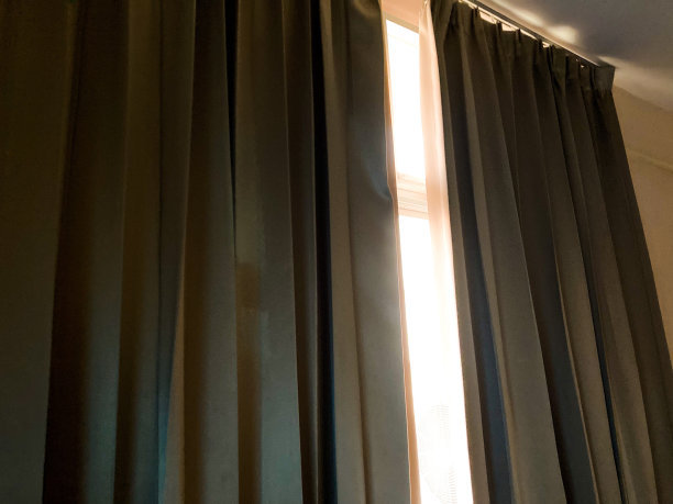 病房的黑色窗帘图片下载