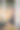 穿着裙子的女孩坐在薰衣草田的秋千上图片下载