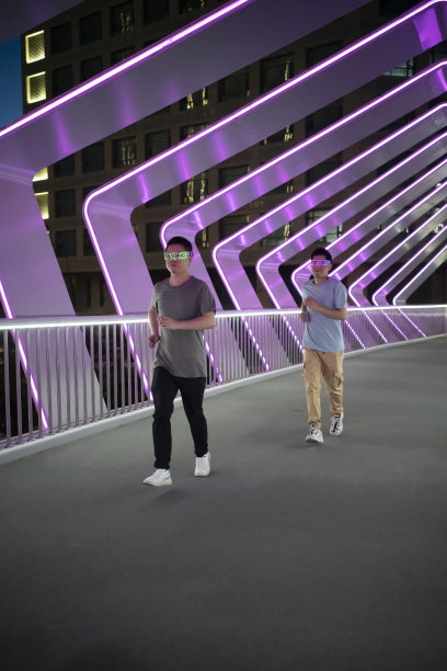 带着科技感和元世界的虚拟现实运动图片下载