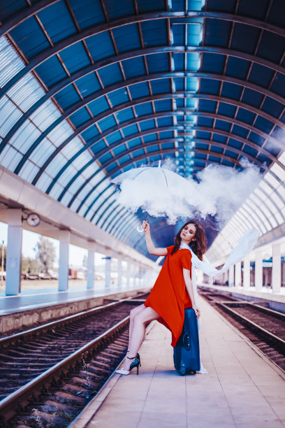 火车站的美女图片下载