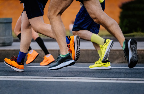 群腿跑运动员跑比赛图片下载