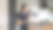 快乐学生女生使用虚拟语音助手进行网络搜索图片下载