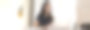 专注的女生戴着无线耳机观看学习视频教程图片下载