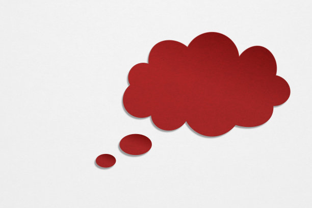 空白云泡沫演讲红色垃圾纸削减垃圾灰色背景与拷贝空间图片下载