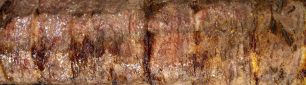 烤肉串是在水平烤炉上烹饪的流行快餐。图片下载