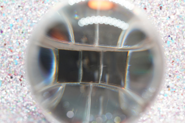 玻璃:由晶体状材料制成的玻璃图片下载