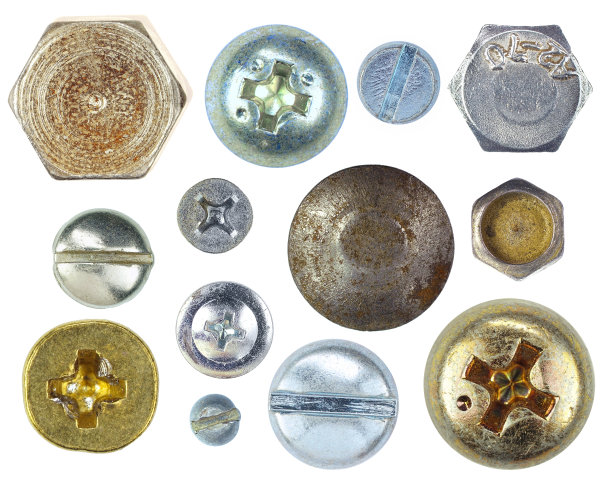 细节设计，创意-一套帽子的螺钉和螺栓孤立在一个白色的背景。图片下载