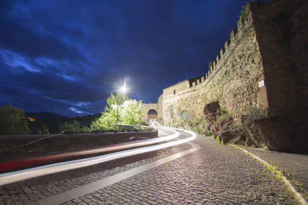 洛佐亚是西班牙马德里省一个有围墙的村庄。暮光之城的城市。图片下载