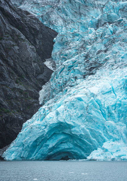 阿拉斯加苏厄德附近的基奈峡湾国家公园的霍尔盖特冰川。图片下载