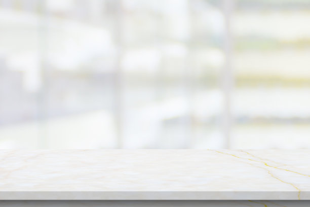 空荡荡的白色大理石柜台，模糊的药房药房货架的背景图片下载