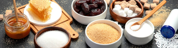 各种饮食替代糖在黑暗的背景。图片下载