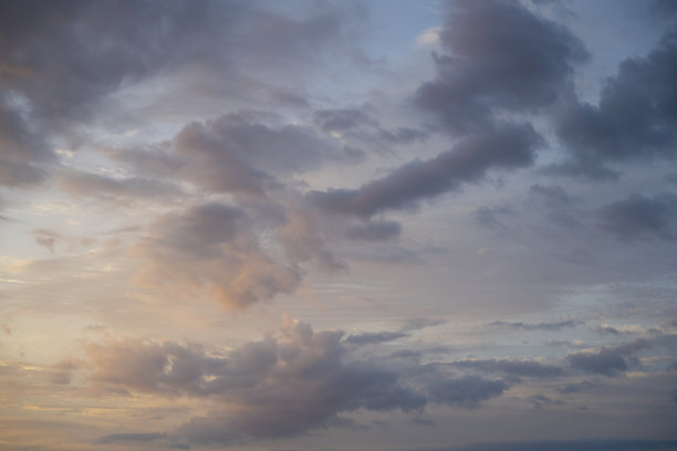 夏天早晨的天空很壮观图片下载