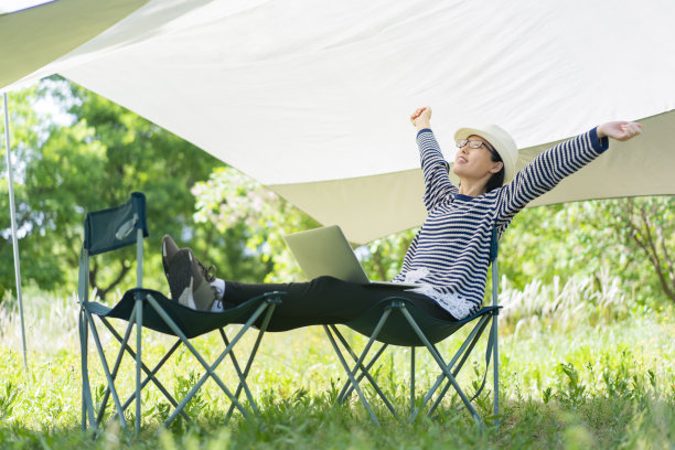 年轻的女人图片下载
